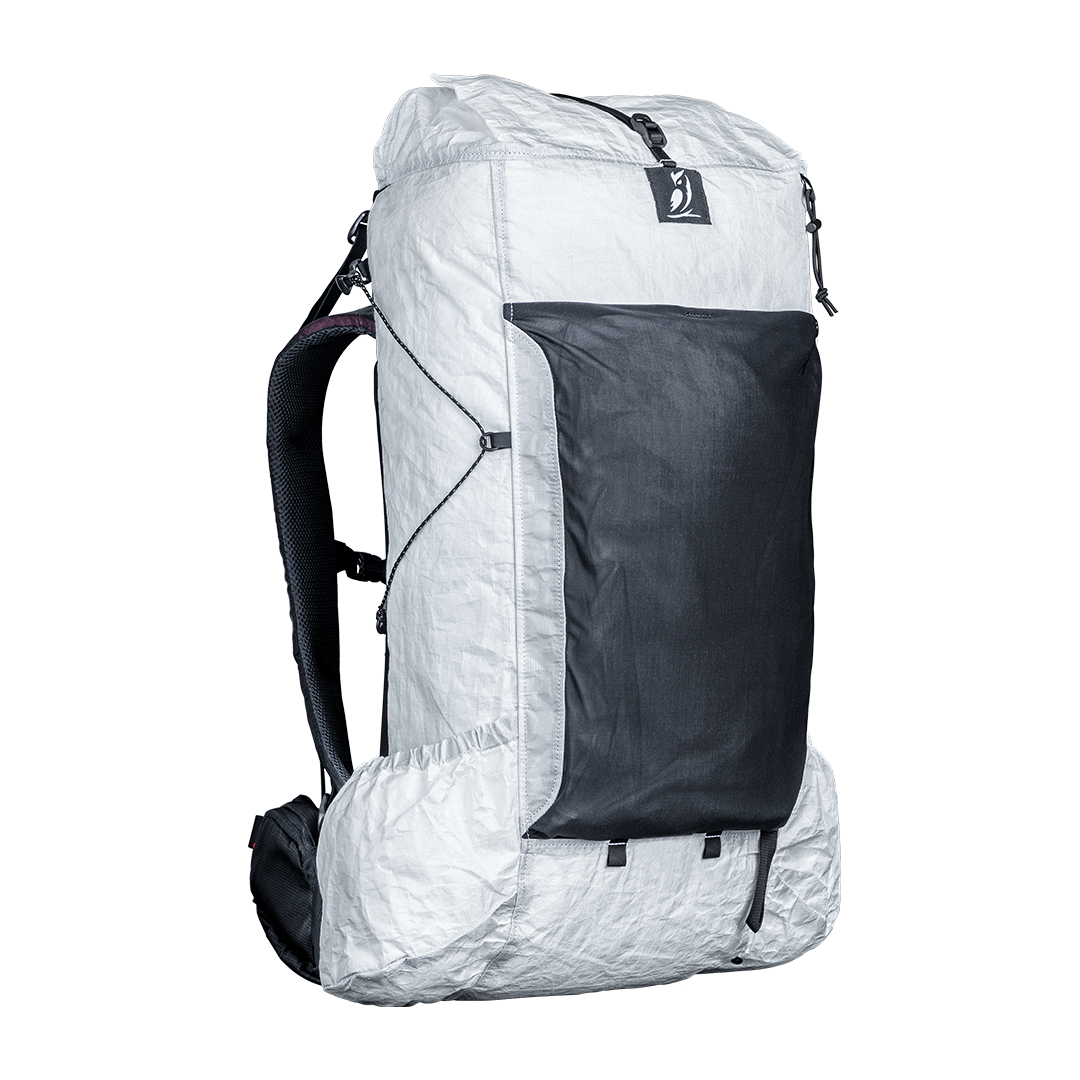Angled front view of CS40 Ultra backpack with a visible brand logo on a plain background highlighting front mesh pocket